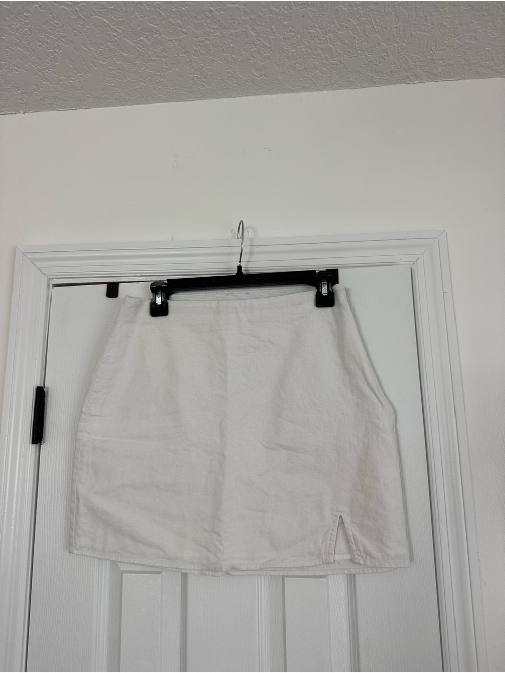 Abercrombie & Fitch White Mini Skirt with Side Slit